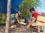 Satgas TMMD 127 Kendari dan Warga Percepat Perakitan Besi Jembatan