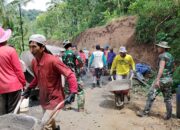 Demi Kemajuan Desa, Bulan Puasa Bukan Penghalang Kemanunggalan TNI Dan Rakyat Dilokasi TMMD 127 Desa Kembang