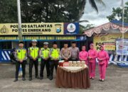 Isi Keberkahan Ramadan 1447 H, Polres Enrekang Konsisten Berbagi Takjil dan Edukasi Keselamatan