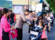 Polres Banggai Bersama Mahasiswa Berbagi Takjil, Satukan Langkah di Bulan Suci Ramadhan