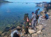 Babinsa Koramil 1413-09/Sampolawa Ajak Warga Jaga Kebersihan Pesisir Pantai