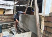 Sentuhan Tangan Satgas TMMD 127: Dinding Rumah Warga Petoaha Mulai Bersolek
