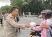 Biro SDM Polda Sultra Bagikan 200 Paket Takjil kepada Masyarakat dan Pengendara