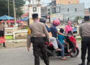 Polres Sinjai Tebar Kebaikan di Bulan Ramadhan, Berbagi Takjil Gratis Jelang Buka Puasa.