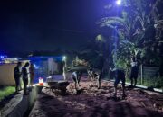 Tak Kenal Lelah, Satgas TMMD 127 Kodim Kendari Lembur Hingga Malam Demi Rampungkan Paving Blok