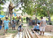 Sinergi Tanpa Batas: Satgas TMMD 127 Kodim Kendari dan Warga Sambuli Rakit Rangka Tiang Hunian Layak
