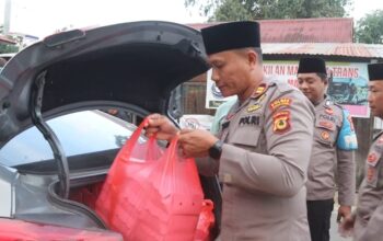 Tingkatkan Kepedulian dan Kebersamaan di Bulan Ramadhan, Polsek Sesean Berbagi Takjil dan Buka Puasa Bersama Masyarakat