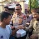 Kapolres Sinjai Pimpin Baksos: Berbagi Sembako dan Takjil di Jalan, Wujud Kepedulian di Bulan Suci Ramadhan.