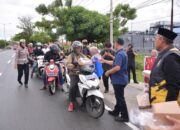 Tebar Berkah Ramadan, Ditreskrimum Polda Sulteng Bagikan Ratusan Takjil di Depan Mapolda