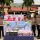 Wujud Kepedulian di Bulan Suci, Sat Binmas Polres Enrekang Berbagi Takjil kepada Pengguna Jalan