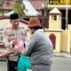 Berbagai Keberkahan di Bulan Ramadhan, Personel Polres Sinjai Turun ke Jalan Bagikan Takjil.