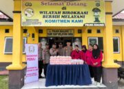 Ramadhan Penuh Berkah, Polsek Bualemo Tebar Kebaikan Lewat 100 Paket Takjil untuk Warga