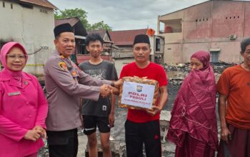 Empati untuk Korban Kebakaran, Polsek Pammana dan Bhayangkari Berbagi Bantuan di Pallawarukka