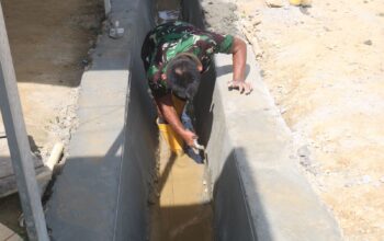 Percepat Aliran Air, Satgas TMMD 127 Kodim 1417/Kendari Garap Plasteran Drainase di Anggoeya