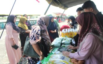 Tekan Inflasi, Satgas TMMD ke-127 Kodim Gelar Pangan Murah Usai Acara Penutupan