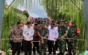 Brigjen TNI M Andhy Kusuma Resmikan Jalan Hasil TMMD 127 Di Desa Kembang