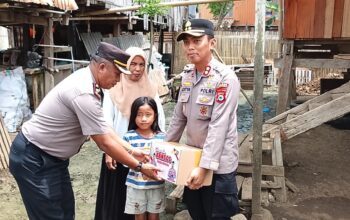 Sentuhan Kepedulian di Bulan Suci, Kapolres Soppeng Salurkan Bantuan Sosial kepada Warga Akkuburukeng Rumpae