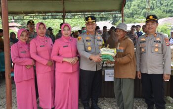 Antusias Warga Padati Gerakan Pangan Murah di Mako Polres Morowali Utara