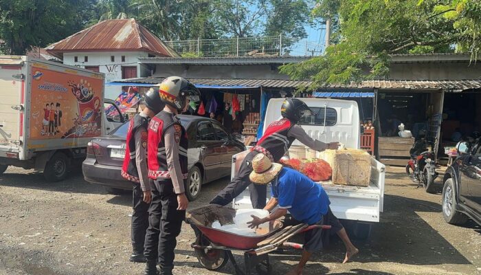 Hadir di Tengah Warga, Sat Samapta Polres Sinjai Intensif Patroli dialogis Selama Ramadhan