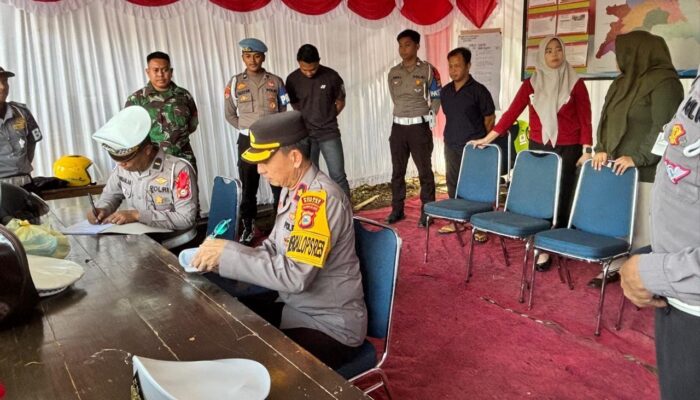 Pastikan Kesiapan Personel, Plt Kabag Ops Polres Sinjai Kontrol Pos Terpadu dan Pos Pam Operasi Ketupat.