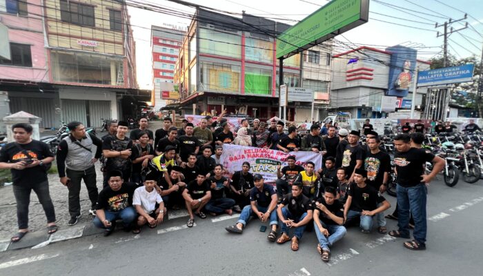 Ramadhan Berkah ,Raja Makassar Bersatu RX king 135 Cc Berbagi Takjil 800 Dos Ke Pengguna Jalan