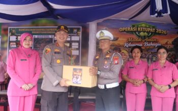 Kapolres Tana Toraja dan Ketua Bhayangkari Kunjungi Pospam, Beri Semangat Personel