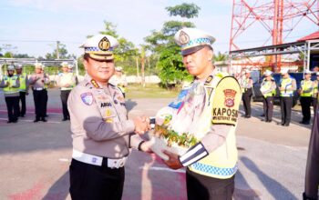 Dirlantas Polda Sultra Pimpin Apel Pagi, Tekankan Disiplin Personel dan Keselamatan Berlalu Lintas di Tengah Operasi Ketupat