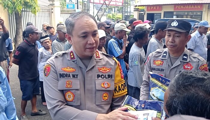 Kolaborasi dengan Baznas, Polres Parepare Salurkan Zakat Fitrah Personel kepada Warga Layak Terima