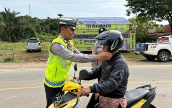 Hadir di Tengah Pemudik, Pos PAM Sawa Berikan Himbauan Kamtibmas Jelang Hari Raya