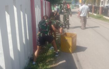 Babinsa Koramil 1413-07/Batauga Pimpin Kerja Bakti Bersihkan Lingkungan di Kelurahan La Kambau