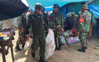 Peran Aktif Babinsa Koramil 1413-09/Sampolawa Bersama Warga Wujudkan Pasar Jaya Bakti Bersih dan Sehat