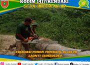 Aksi Cepat Danpos Ramil Laonti Bersama Warga Evakuasi Pohon Tumbang di Jalur Laonti-Tambolosu