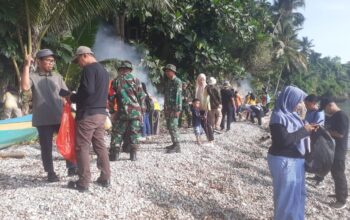 Koramil 1413-02/Pasarwajo Pelopori Gerakan Indonesia ASRI Bersihkan Pesisir Pantai