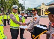 Kapolres Enrekang Beri Penghargaan kepada Personel Berprestasi dalam Operasi Ketupat Pallawa 2026