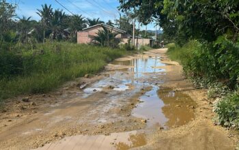 Warga BTN Zavier Tunggala Keluhkan Jalan Rusak, Minta Perhatian Dari Pemkot.