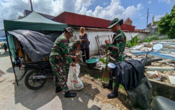 Aksi Nyata TNI untuk Rakyat, Koramil 1413-09/Sampolawa Bersama Warga Wujudkan Pasar Bersih dan Sehat