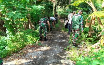 Dari Hati untuk Rakyat, Babinsa Koramil 1413-06/Tomia Bersama Warga Bersihkan Jalan Desa Patua