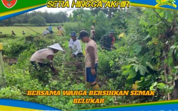 Tingkatkan Kenyamanan Desa, Babinsa Koramil Lainea Bersama Warga Bersihkan Semak Belukar