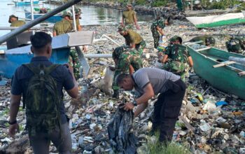 Polres Parepare Kerahkan Personel, Sinergi Bersih Pantai Cempae Bersama TNI dan Pemkot