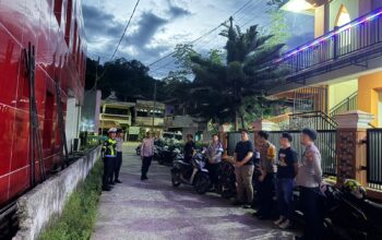 Pamapta I Polres Enrekang Ipda Hasrullah Pimpin Langsung Pengamanan Ibadah Menjelang Paskah di Gereja Emanuel Enrekang