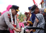 Kunjungi Polres Banggai, Kapolda Sulteng dan Ketua Bhayangkari Serahkan Bantuan Sosial Penuh Kepedulian