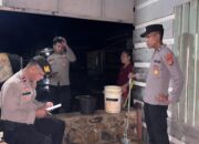 Respon Cepat Pamapta Polres Konut Bantu Masyarakat Bersihkan Rumah Warga Yang Terendam Banjir di Desa Tangguluri