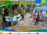 Sinergi Babinsa Moramo: Serda Bahtiar Bantu Warga Rawat Perahu di Desa Wandaeha