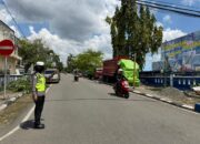 Wujud Pelayanan Prima, Satlantas Polres Wajo Amankan Lalu Lintas Saat Sholat Jumat