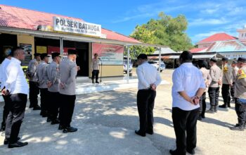 Tegas, Berikan Palayanan dan Terima Setiap Aduan Masyarakat, Kapolres Buton Pimpin Apel Pagi di Polsek Batauga