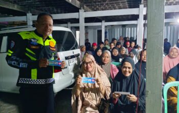 Satlantas Polres Soppeng Gencarkan Sosialisasi Kamseltibcar Lantas dan Call Center 110 kepada Masyarakat