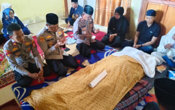 Wakapolres Soppeng Bersama PJU Melayat ke Rumah Duka Keluarga Personel