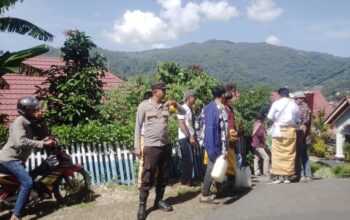Jaga Kelancaran Rambu Tuka’, Bhabinkamtibmas Polsek Makale Hadir di Tengah Masyarakat