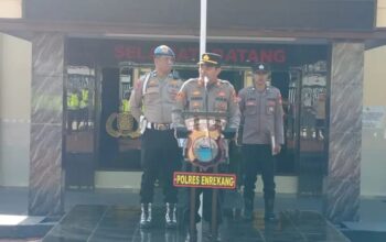 Kasi Humas Polres Enrekang Pimpin Apel Pagi, Tekankan Disiplin Informasi dan Bijak Bermedsos