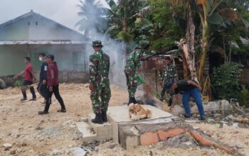 Kepedulian TNI kepada Rakyat, Personel Koramil 1413-09/Sampolawa Bersama Warga Bersihkan Pasar Mambulu